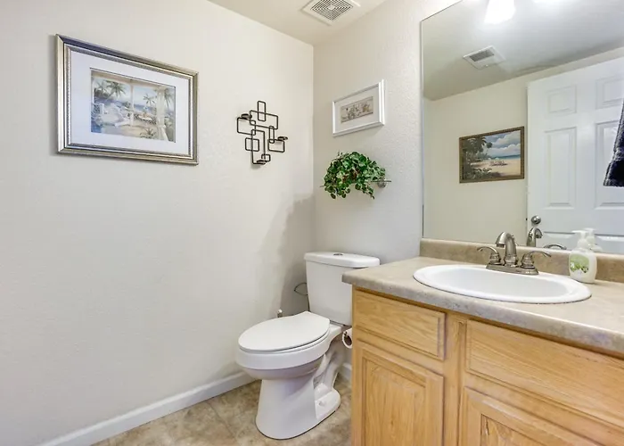 ~ 5 Mi To Frontier Park: Cozy Townhome