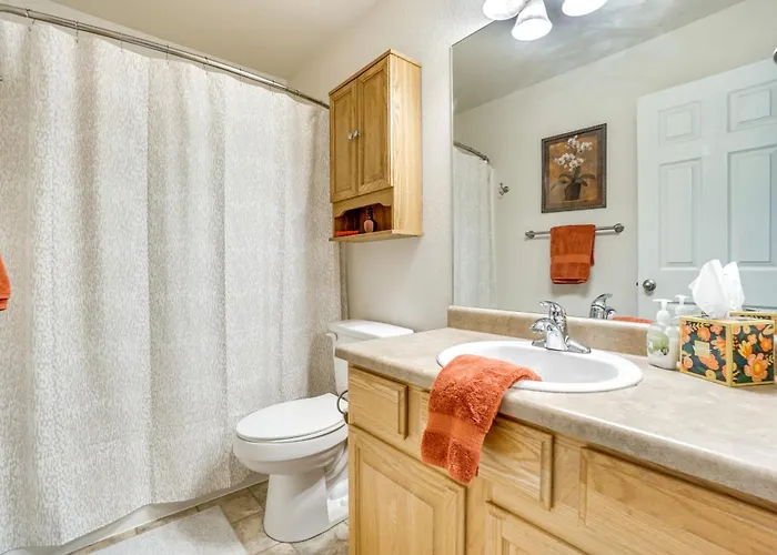 ~ 5 Mi To Frontier Park: Cozy Townhome Сasa de vacaciones